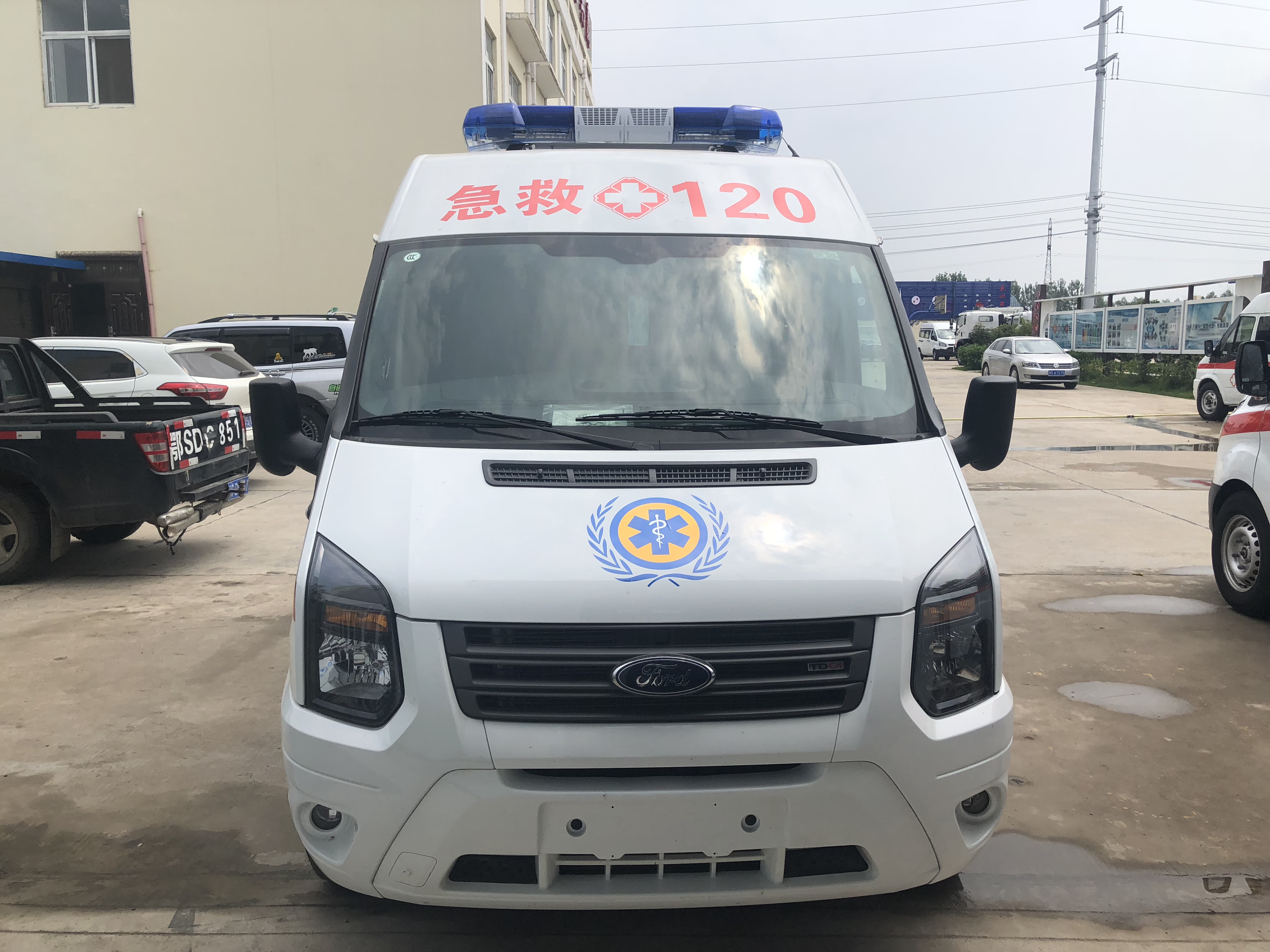 V348救護(hù)車(chē) (2)