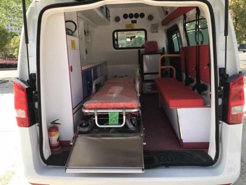 國六救護(hù)車 高端奔馳救護(hù)車廠家報(bào)價(jià)15271321777